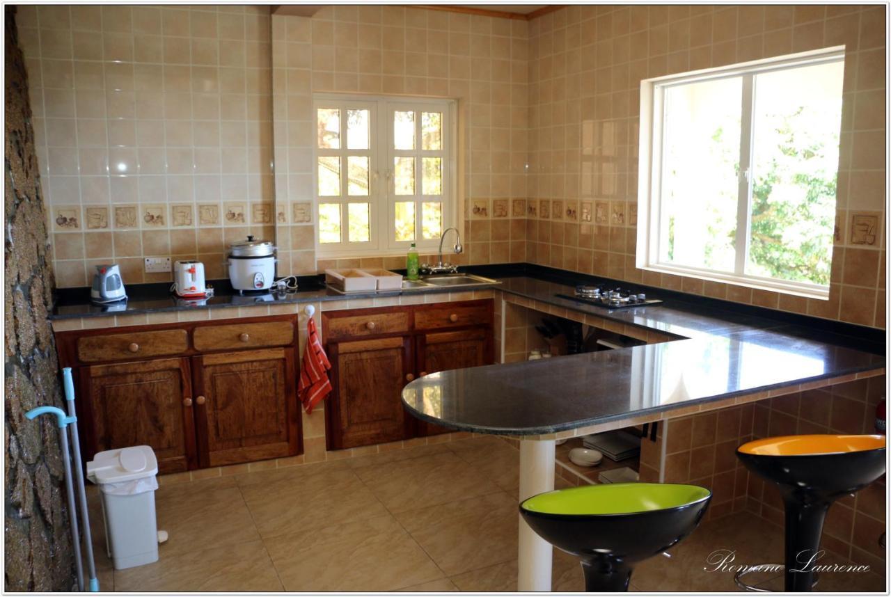 Exotic Guest House Anse Volbert Village Exterior foto